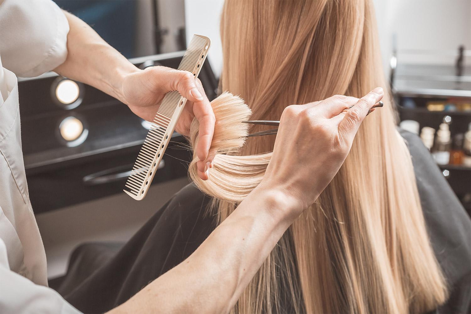 Read more about the article Why You Should Go to a Salon Instead of Trying At-Home Hair Services