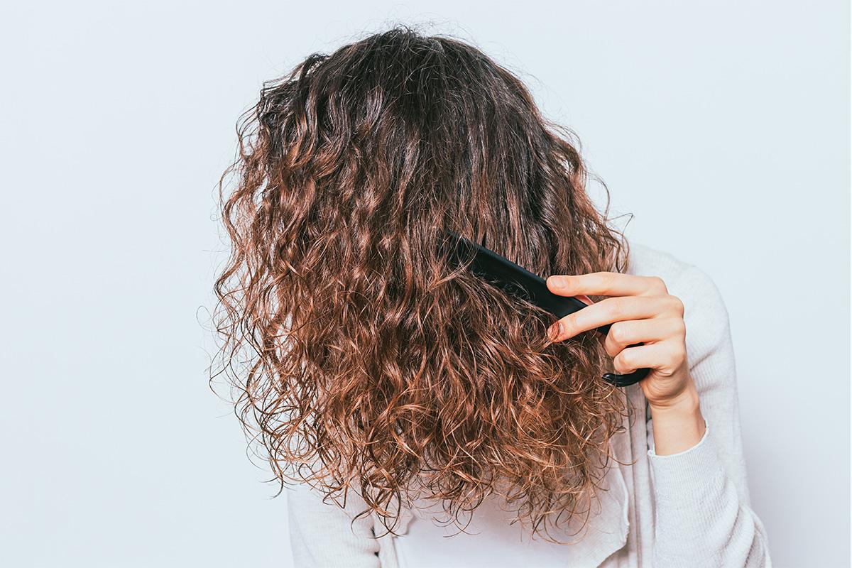 Read more about the article Mastering the Art of Detangling Natural Hair