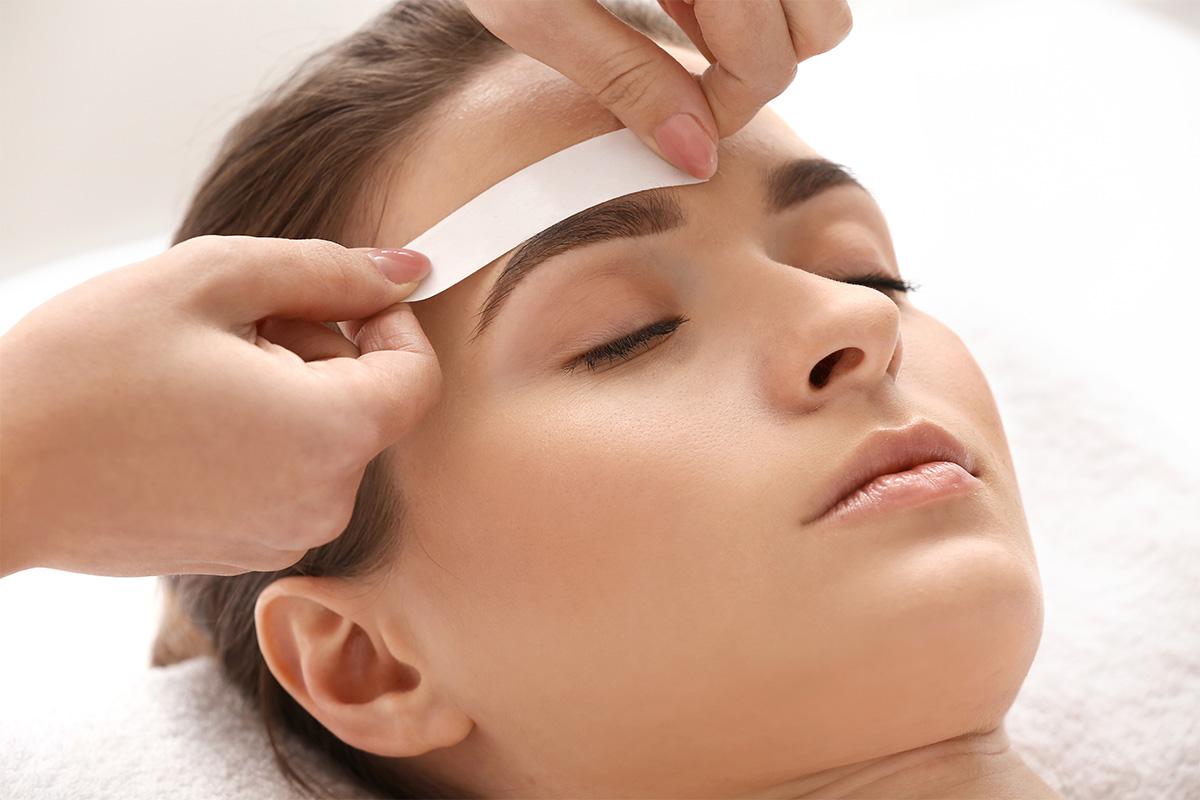 Read more about the article Discover the Benefits of Eyebrow Waxing