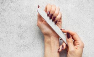 Keep Your Nails Strong and Healthy Between Salon Visits - Blog MR4.12